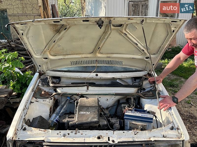 Хэтчбек Fiat Uno 1988 в Черновцах