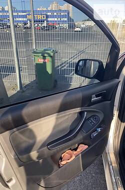 Хэтчбек Ford C-Max 2010 в 