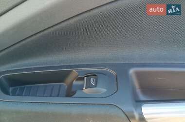 Хетчбек Ford C-Max 2012 в 