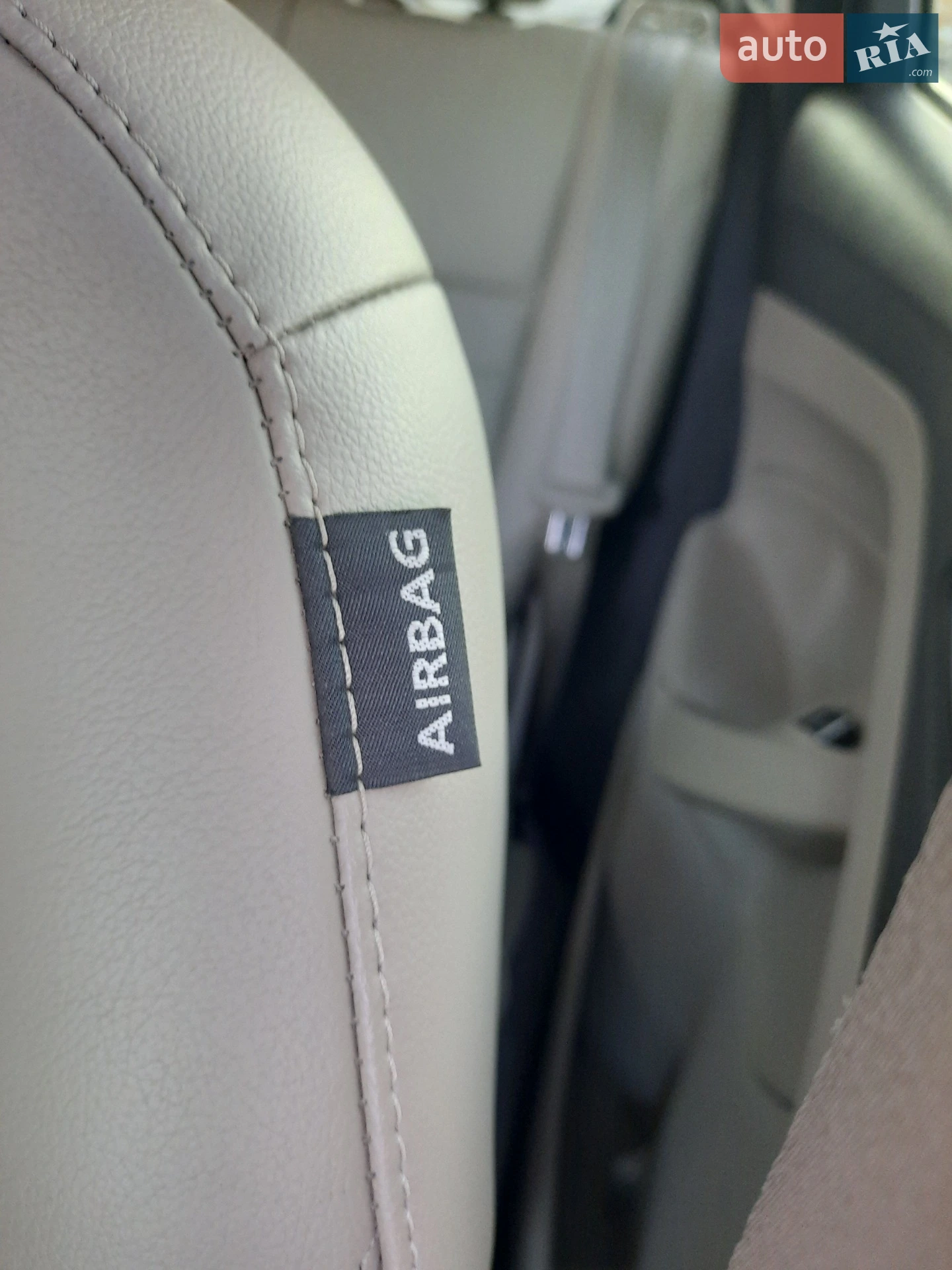 2016 Ford C-MAX - мініатюра 28