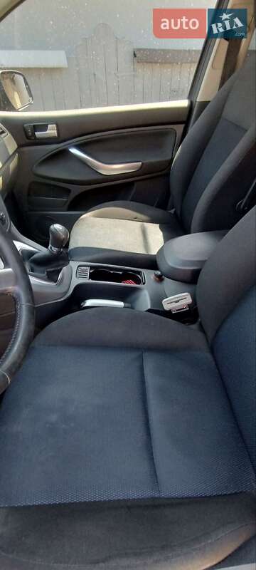 Минивэн Ford C-Max 2010 в Косове