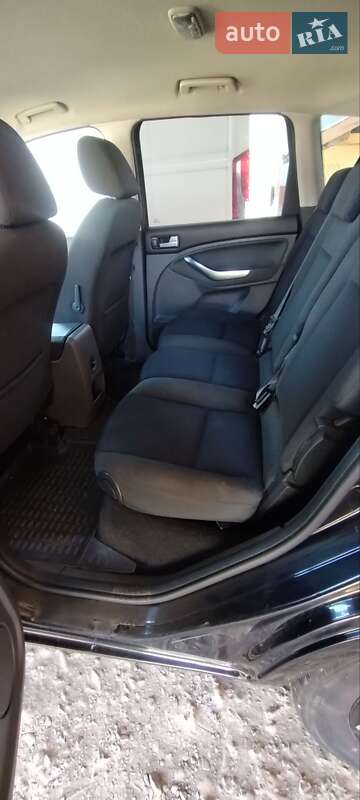 Минивэн Ford C-Max 2010 в Косове