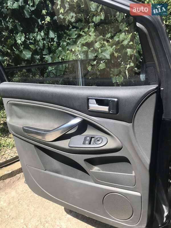 Минивэн Ford C-Max 2010 в Новоднестровске