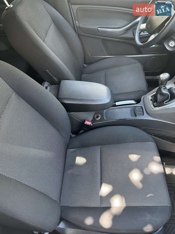 Минивэн Ford C-Max 2010 в Борщеве