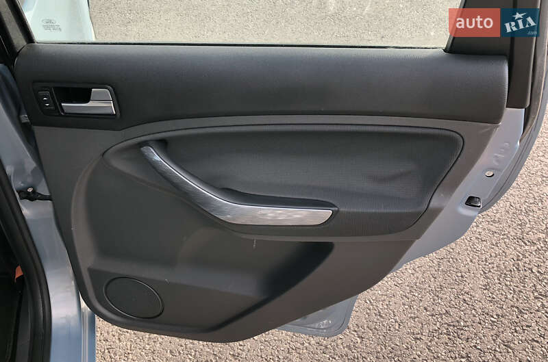 Минивэн Ford C-Max 2008 в Ромнах