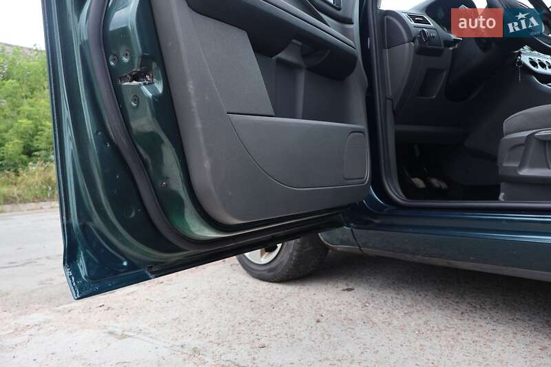 Минивэн Ford C-Max 2006 в Черняхове