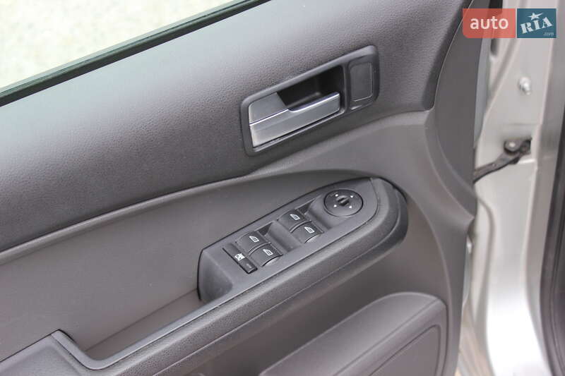 Минивэн Ford C-Max 2006 в Днепре