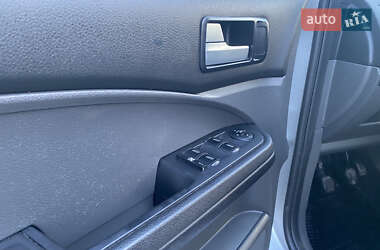 Минивэн Ford C-Max 2005 в  фото 18 Минивэн Ford C-Max 2005 в