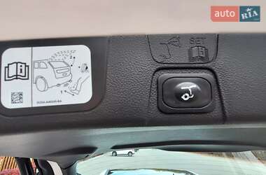 Мінівен Ford C-Max 2015 в  фото 22 Мінівен Ford C-Max 2015 в