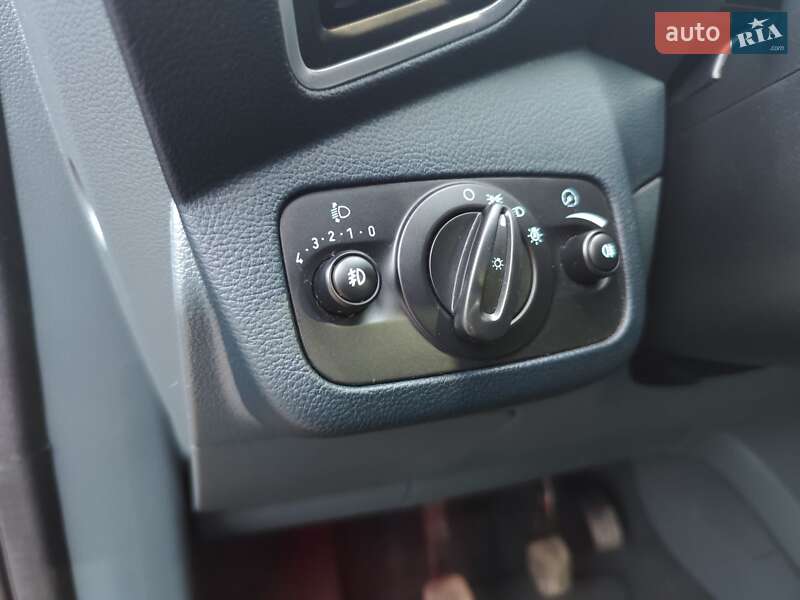 Минивэн Ford C-Max 2011 в Звягеле фото 29 Минивэн Ford C-Max 2011 в Звягеле