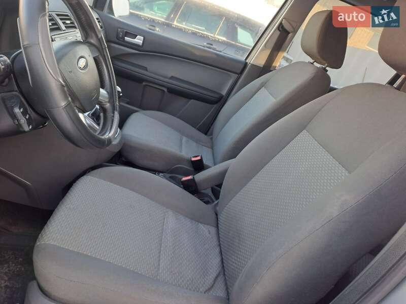 Минивэн Ford C-Max 2004 в Славуте