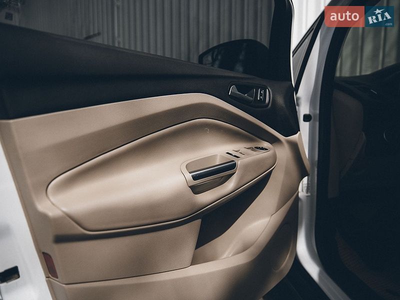 Минивэн Ford C-Max 2015 в Измаиле