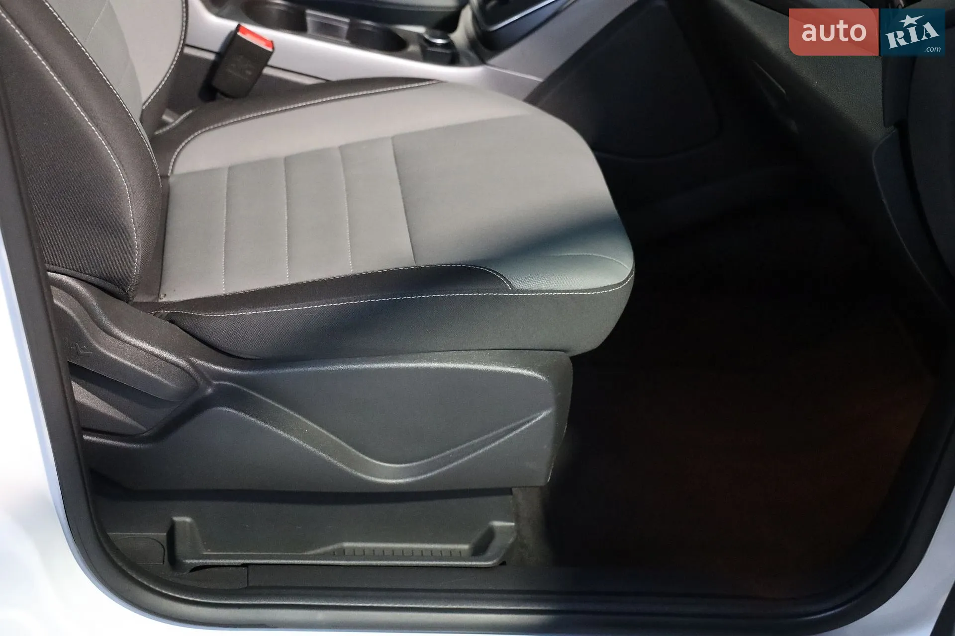 2016 Ford C-MAX - мініатюра 36