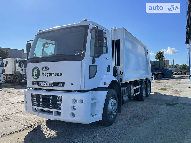 Сміттєвоз Ford Cargo 2012 в Харкові