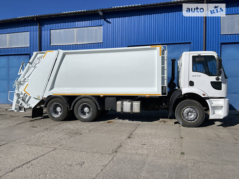 Сміттєвоз Ford Cargo 2012 в Харкові