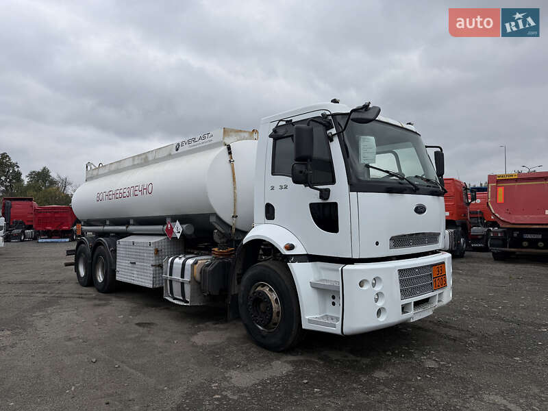 Бензовоз Ford Cargo 2014 в Киеве