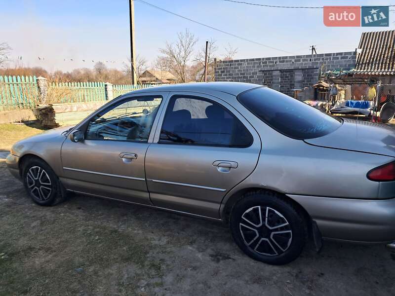 Седан Ford Contour 1996 в Івано-Франківську