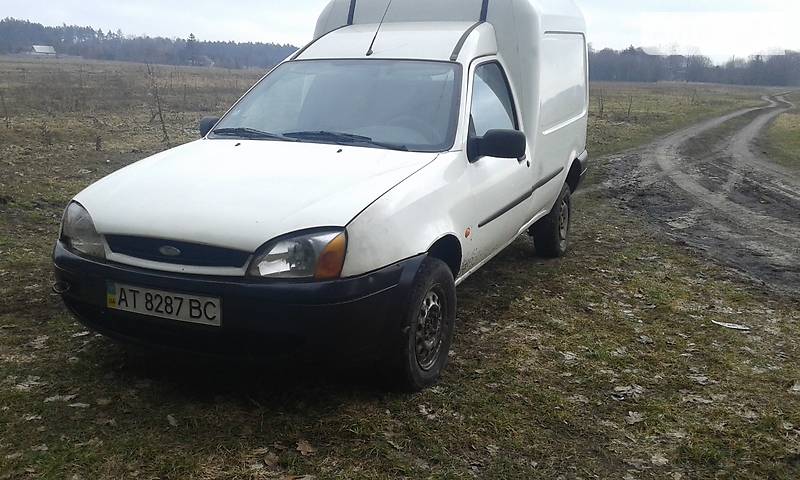 Вантажопасажирський фургон Ford Courier 2000 в Дубні