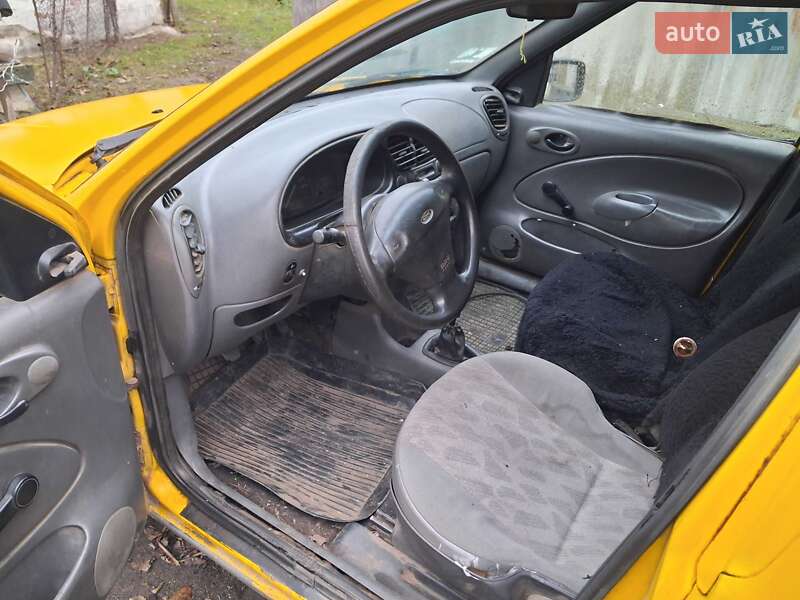 Грузовой фургон Ford Courier 1998 в Решетиловке