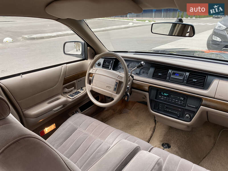 Седан Ford Crown Victoria 1994 в Киеве