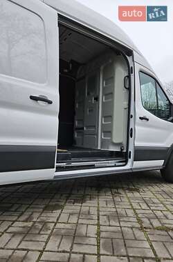 Грузовой фургон Ford E-Transit 2022 в 