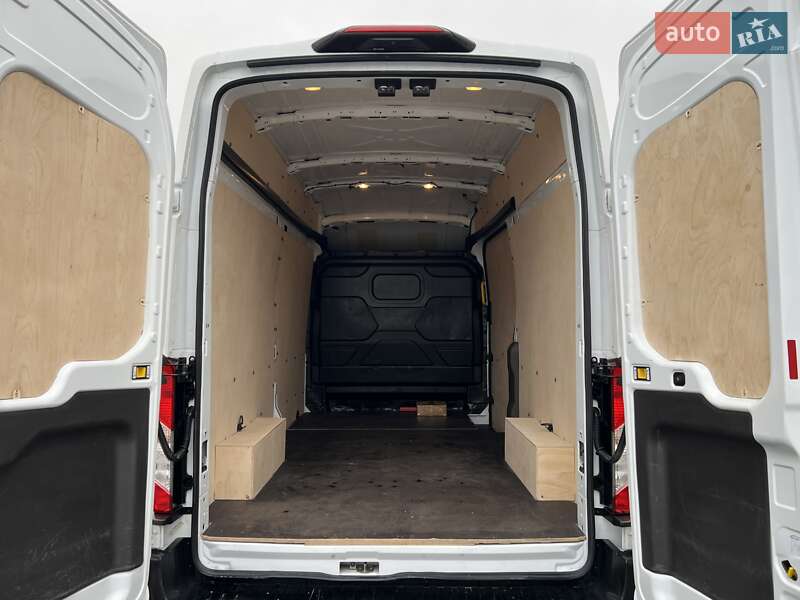 Грузовой фургон Ford E-Transit 2024 в Луцке