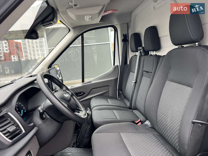 Грузовой фургон Ford E-Transit 2024 в Луцке