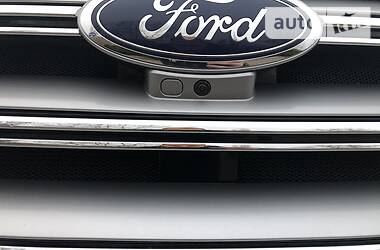 Внедорожник / Кроссовер Ford Edge 2018 в 