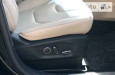 Позашляховик / Кросовер Ford Edge 2016 в 