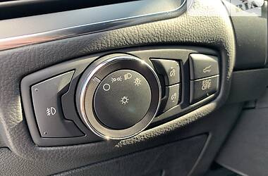 Внедорожник / Кроссовер Ford Edge 2019 в 