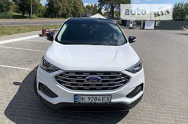 Внедорожник / Кроссовер Ford Edge 2018 в 