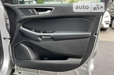 Позашляховик / Кросовер Ford Edge 2017 в 