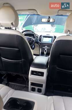 Внедорожник / Кроссовер Ford Edge 2016 в 