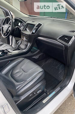 Внедорожник / Кроссовер Ford Edge 2018 в 