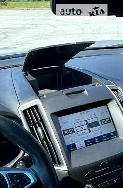 Внедорожник / Кроссовер Ford Edge 2016 в 