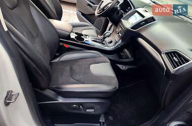 Позашляховик / Кросовер Ford Edge 2016 в 