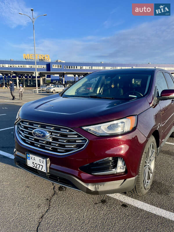 Позашляховик / Кросовер Ford Edge 2018 в 