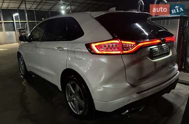 Внедорожник / Кроссовер Ford Edge 2016 в 