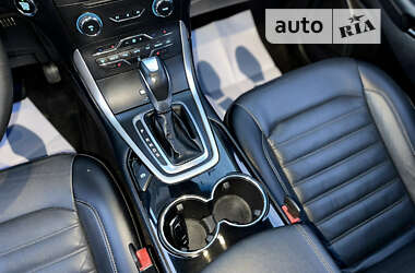 Внедорожник / Кроссовер Ford Edge 2015 в 