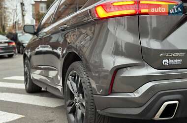 Позашляховик / Кросовер Ford Edge 2019 в 