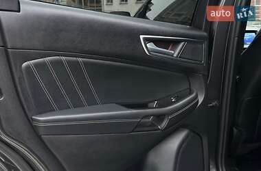 Позашляховик / Кросовер Ford Edge 2019 в 
