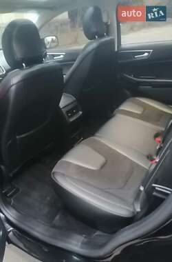 Внедорожник / Кроссовер Ford Edge 2016 в 