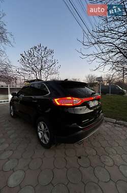 Внедорожник / Кроссовер Ford Edge 2017 в 