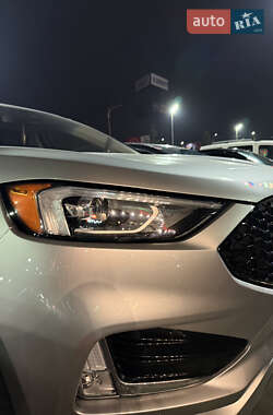 Внедорожник / Кроссовер Ford Edge 2018 в 