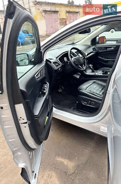 Внедорожник / Кроссовер Ford Edge 2017 в 