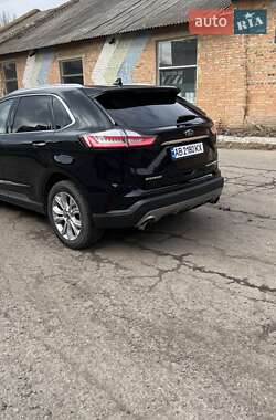 Позашляховик / Кросовер Ford Edge 2019 в 