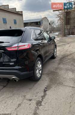 Позашляховик / Кросовер Ford Edge 2019 в 