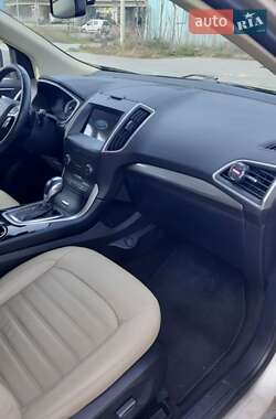 Внедорожник / Кроссовер Ford Edge 2017 в 