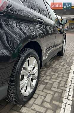 Позашляховик / Кросовер Ford Edge 2019 в 