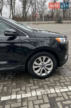 Позашляховик / Кросовер Ford Edge 2019 в 